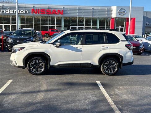 Used 2025 Subaru Forester Premium w/ Convenience Package #2 image 5