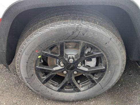 New 2026 Jeep Grand Cherokee Altitude AWD/4WD image 9