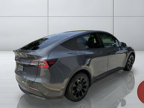 Used 2021 Tesla Model Y Long Range AWD/4WD image 9
