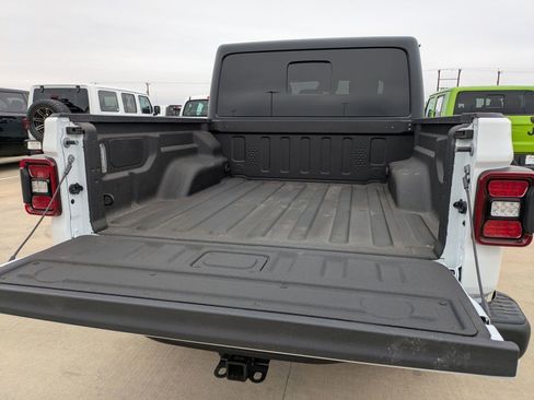 Used 2025 Jeep Gladiator Rubicon w/ Convenience Group image 22