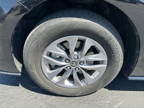 Used 2024 Toyota Sienna XLE FWD image 7