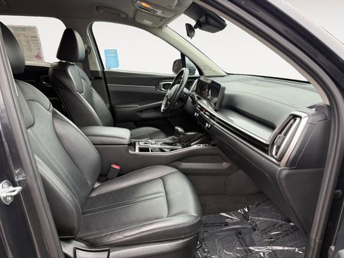 Used 2024 Kia Sorento S image 19