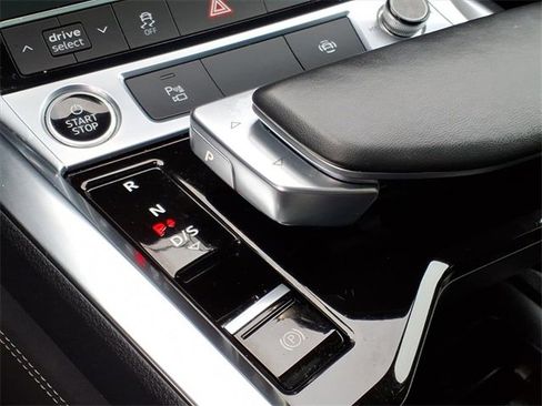 Used 2022 Audi e-tron Premium w/ Convenience Plus Package image 18