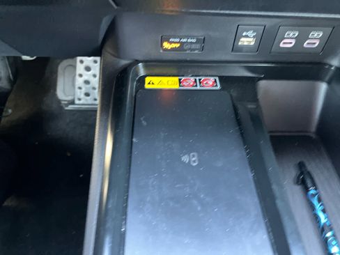 Used 2025 Toyota Camry SE image 24