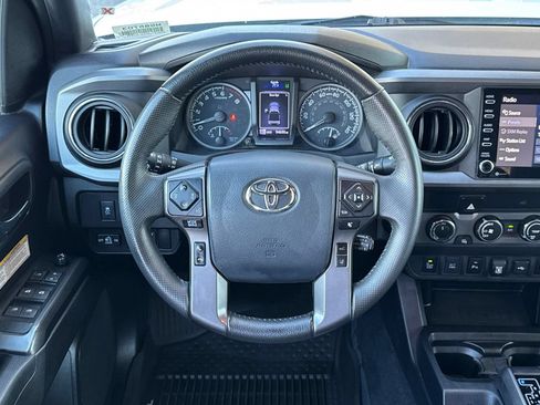 Used 2020 Toyota Tacoma TRD Off-Road w/ Technology Package AWD/4WD image 15