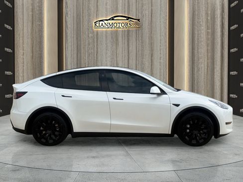 Used 2024 Tesla Model Y Long Range AWD/4WD image 12