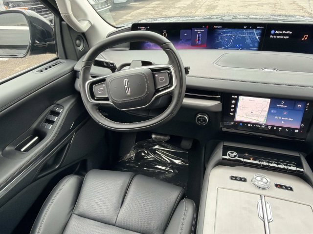 New 2026 Lincoln Navigator Premiere AWD/4WD image 13