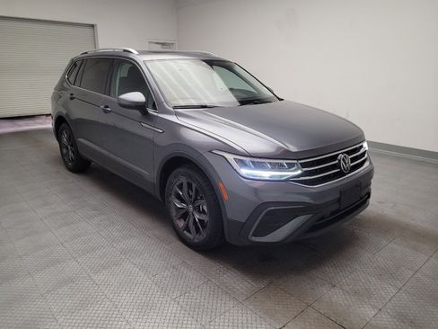 Used 2023 Volkswagen Tiguan SE w/ Panoramic Sunroof Package FWD image 13