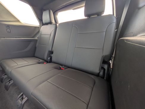 Used 2023 Chevrolet Traverse High Country image 10
