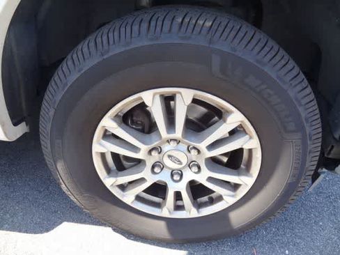 Used 2017 Ford F150 Lariat w/ Trailer Tow Package image 22