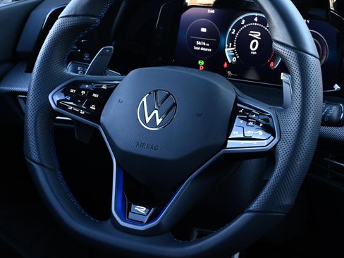 Used 2025 Volkswagen Golf w/ Euro Style Package image 32