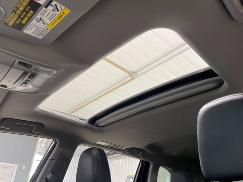 Used 2016 Toyota Highlander Limited AWD/4WD image 42