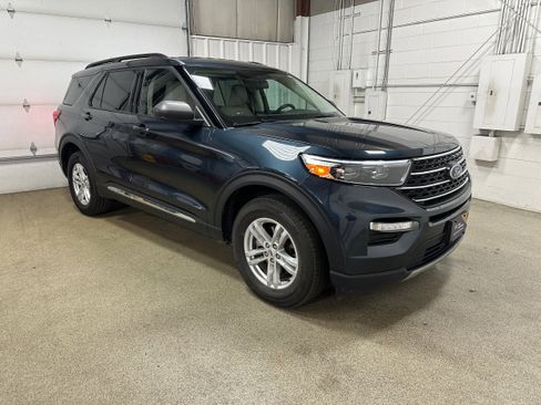 Certified 2023 Ford Explorer XLT w/ Equipment Group 202A image 3