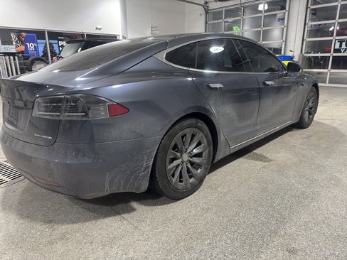 Used 2020 Tesla Model S Long Range Plus image 5