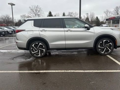 Used 2024 Mitsubishi Outlander AWD image 4