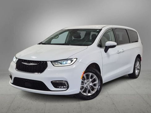 Certified 2023 Chrysler Pacifica Touring-L AWD/4WD image 1