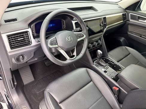 Used 2023 Volkswagen Atlas SE w/ Panoramic Sunroof Package FWD image 9