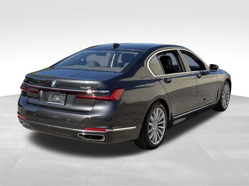 Used 2022 BMW 740i xDrive AWD/4WD image 9
