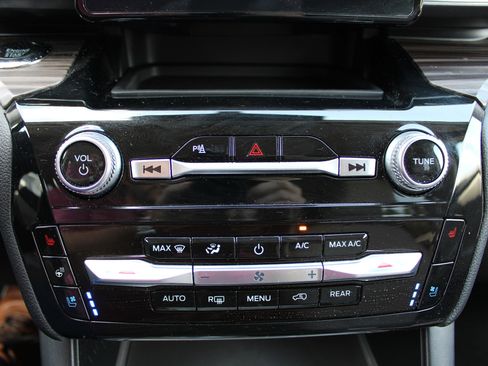 Used 2024 Ford Explorer Limited image 26