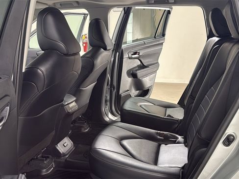 Certified 2023 Toyota Highlander XLE image 15