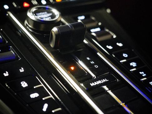 Used 2025 Aston Martin V8 Vantage Coupe image 28