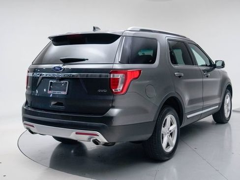 Used 2017 Ford Explorer XLT w/ Equipment Group 202A AWD/4WD image 11
