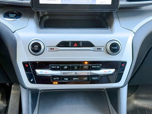 Certified 2022 Ford Explorer XLT w/ Equipment Group 202A AWD/4WD image 30