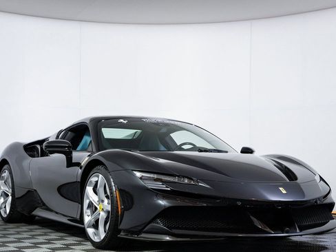 Used 2025 Ferrari SF90 Spider image 5