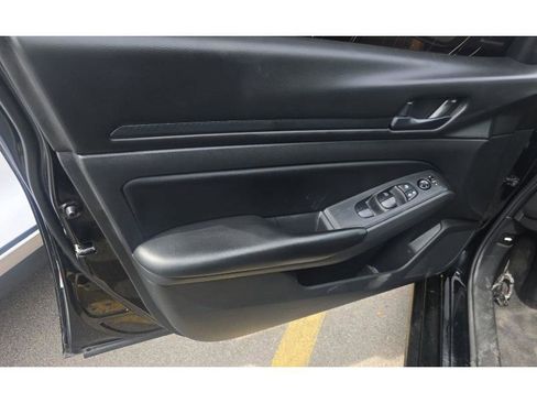 Used 2024 Nissan Altima 2.5 S image 13