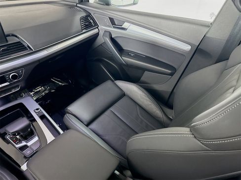 Certified 2025 Audi Q5 2.0T Premium image 23