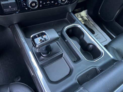 Used 2022 Chevrolet Silverado 1500 LTZ AWD/4WD image 23