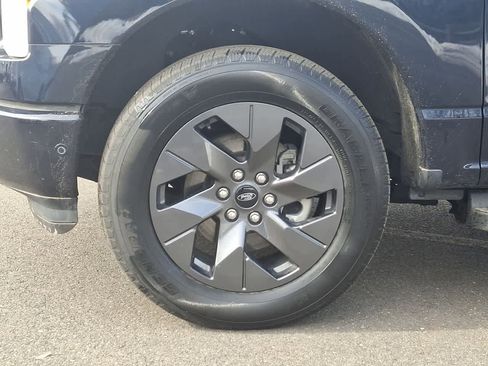 Used 2022 Ford F150 Lightning Lariat image 29