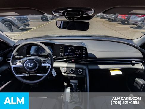 Used 2024 Hyundai Elantra SE FWD image 16