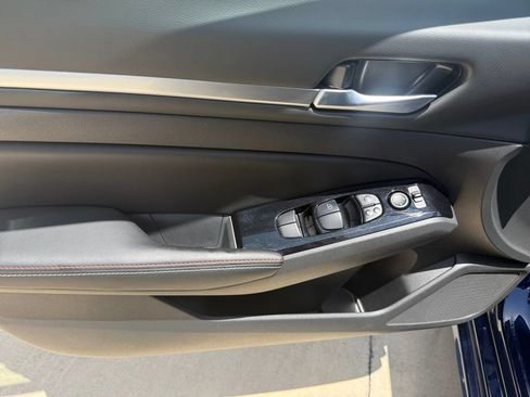 Used 2024 Nissan Altima 2.5 SR w/ SR Premium Package FWD image 11