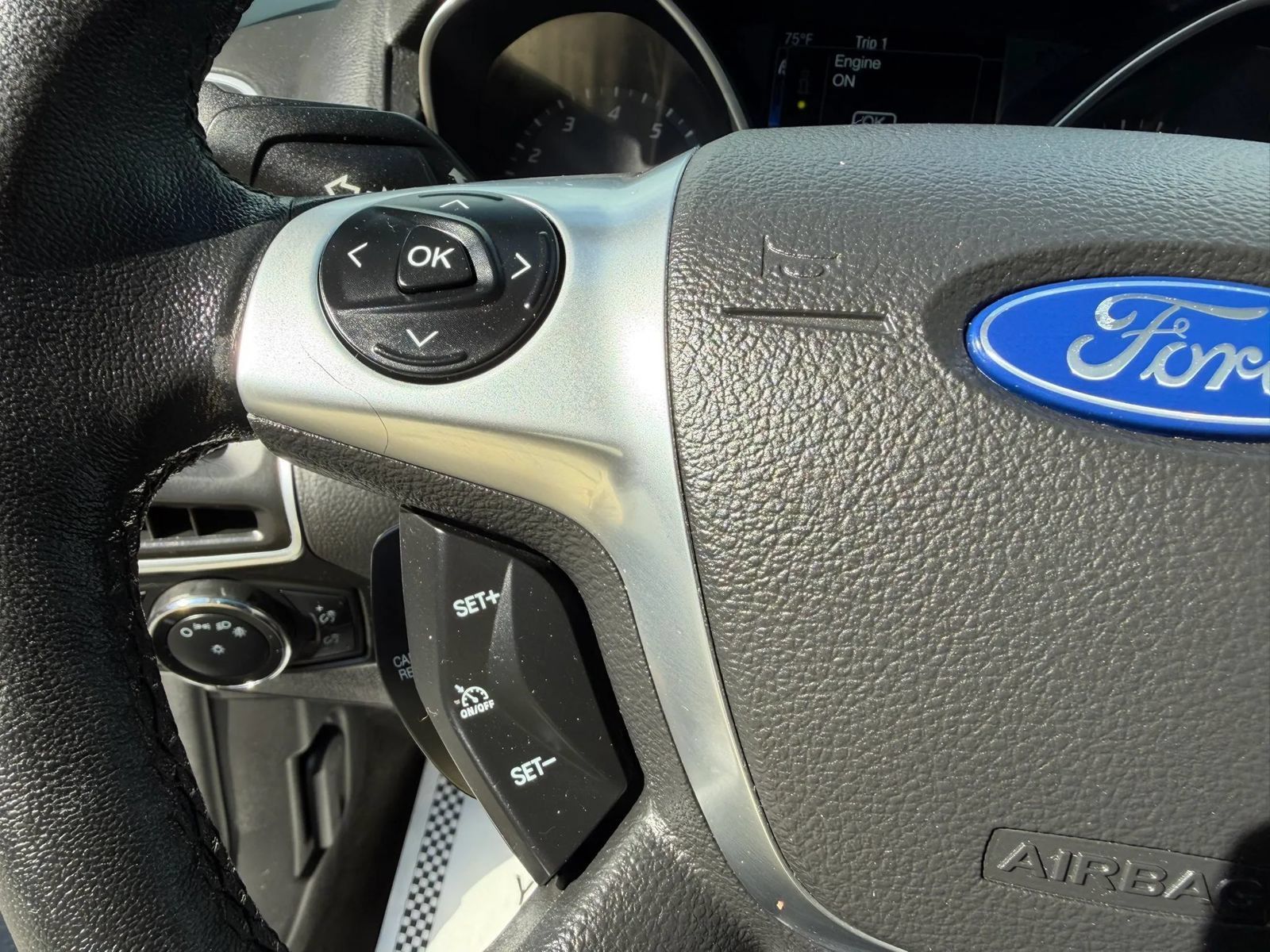 Used 2014 Ford Focus Titanium FWD image 22