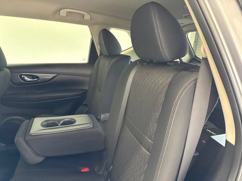 Used 2017 Nissan Rogue SV AWD/4WD image 16