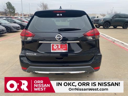 Used 2020 Nissan Rogue S image 4