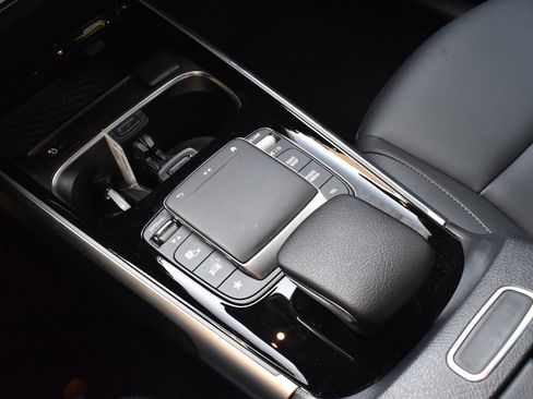 Used 2022 Mercedes-Benz EQB 350 4MATIC image 37