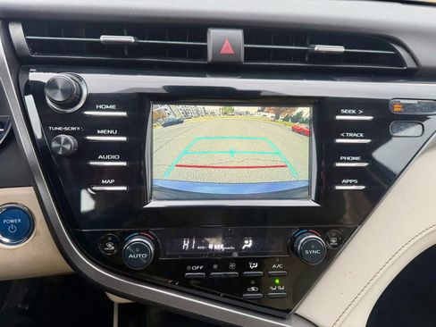 Used 2019 Toyota Camry LE image 11