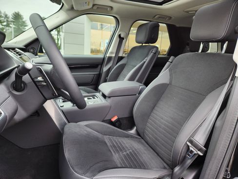 Certified 2024 Land Rover Discovery S image 10