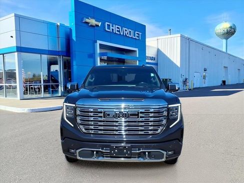 Used 2023 GMC Sierra 1500 Denali w/ Denali Reserve Package AWD/4WD image 9