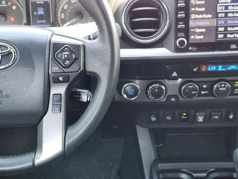 Used 2020 Toyota Tacoma TRD Off-Road w/ TRD Premium Off Road Package AWD/4WD image 25