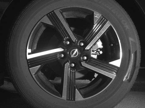 Used 2025 Nissan Sentra SV FWD image 14