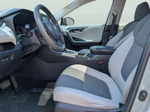 Used 2019 Toyota RAV4 XLE FWD image 17