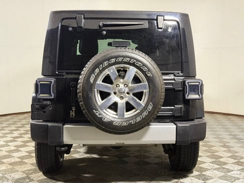 Used 2014 Jeep Wrangler Unlimited Sahara w/ Dual Top Group AWD/4WD image 5