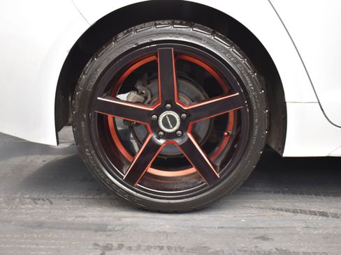 Used 2020 Toyota Corolla LE image 16