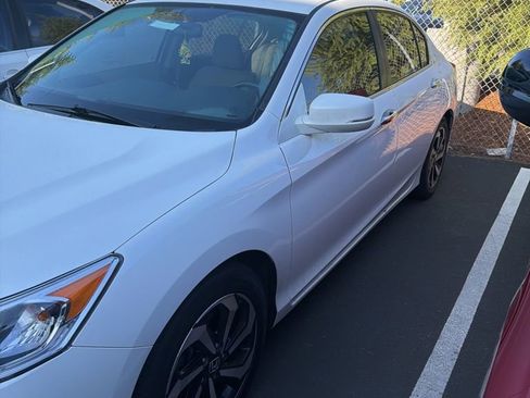 Used 2016 Honda Accord EX image 2