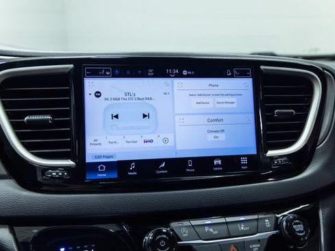 Used 2025 Chrysler Pacifica Select FWD image 16