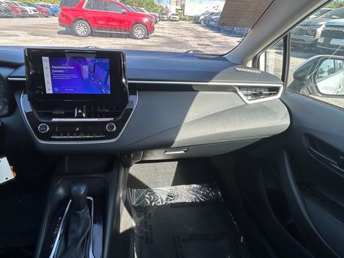 Used 2025 Toyota Corolla LE FWD image 17