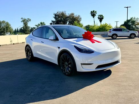Used 2022 Tesla Model Y Performance image 15